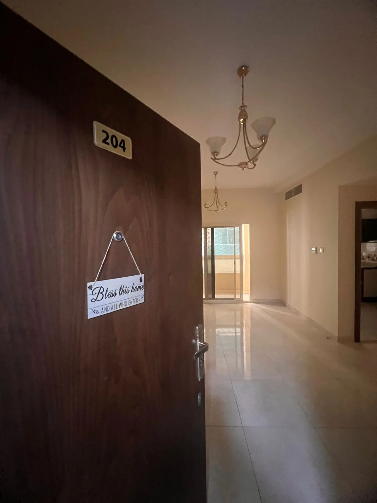 شقة غرفه و صالة في المجاز 3 الشارقة  | تشطيب كامل + مطبخ + 2 حمام