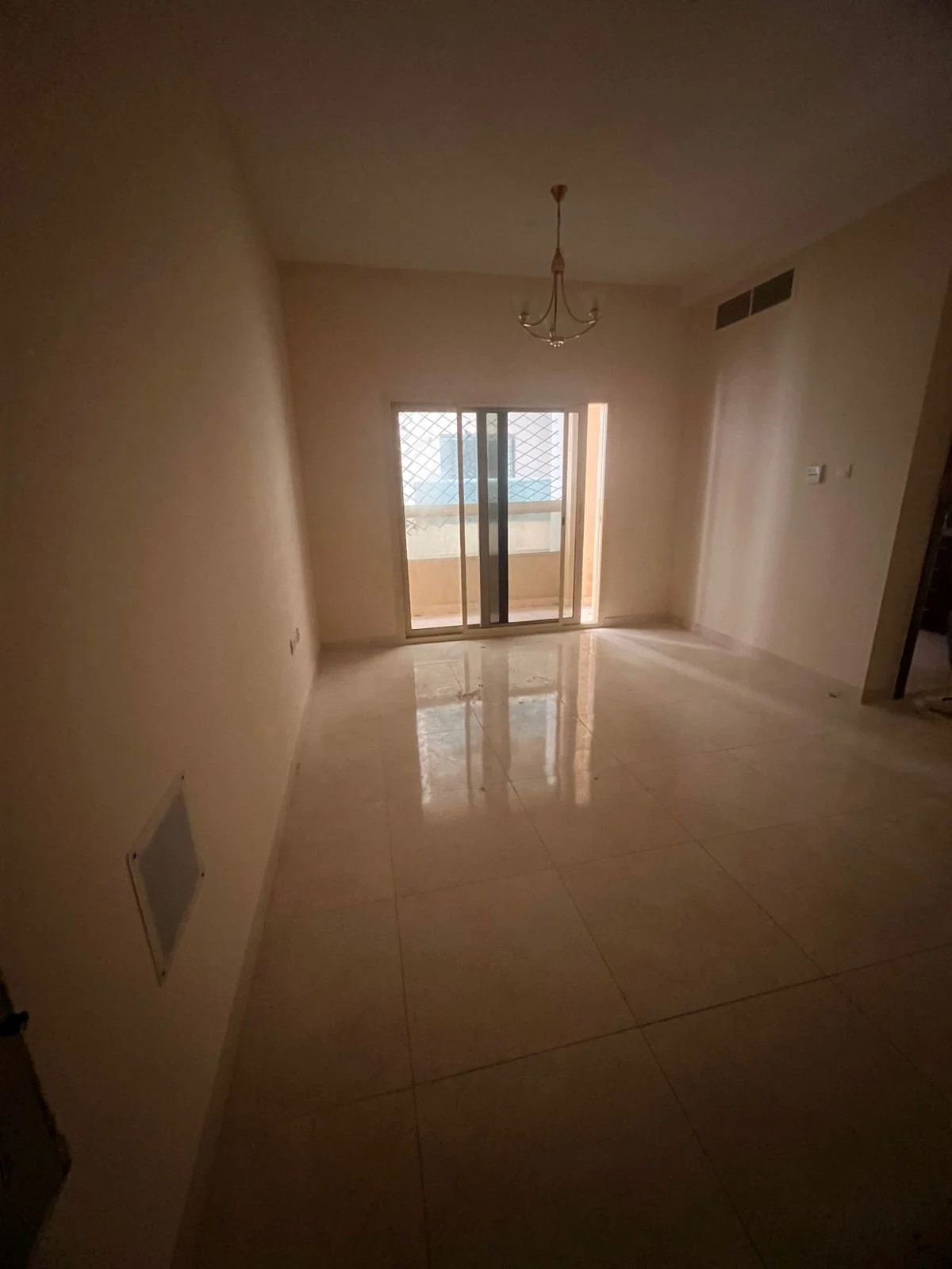 شقة غرفه و صالة في المجاز 3 الشارقة  | تشطيب كامل + مطبخ + 2 حمام