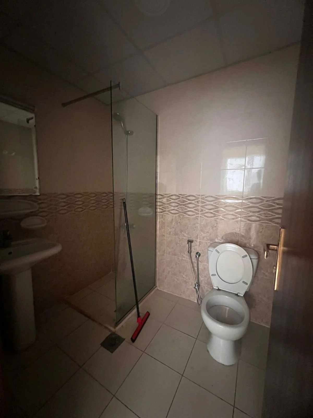 شقة غرفه و صالة في المجاز 3 الشارقة  | تشطيب كامل + مطبخ + 2 حمام