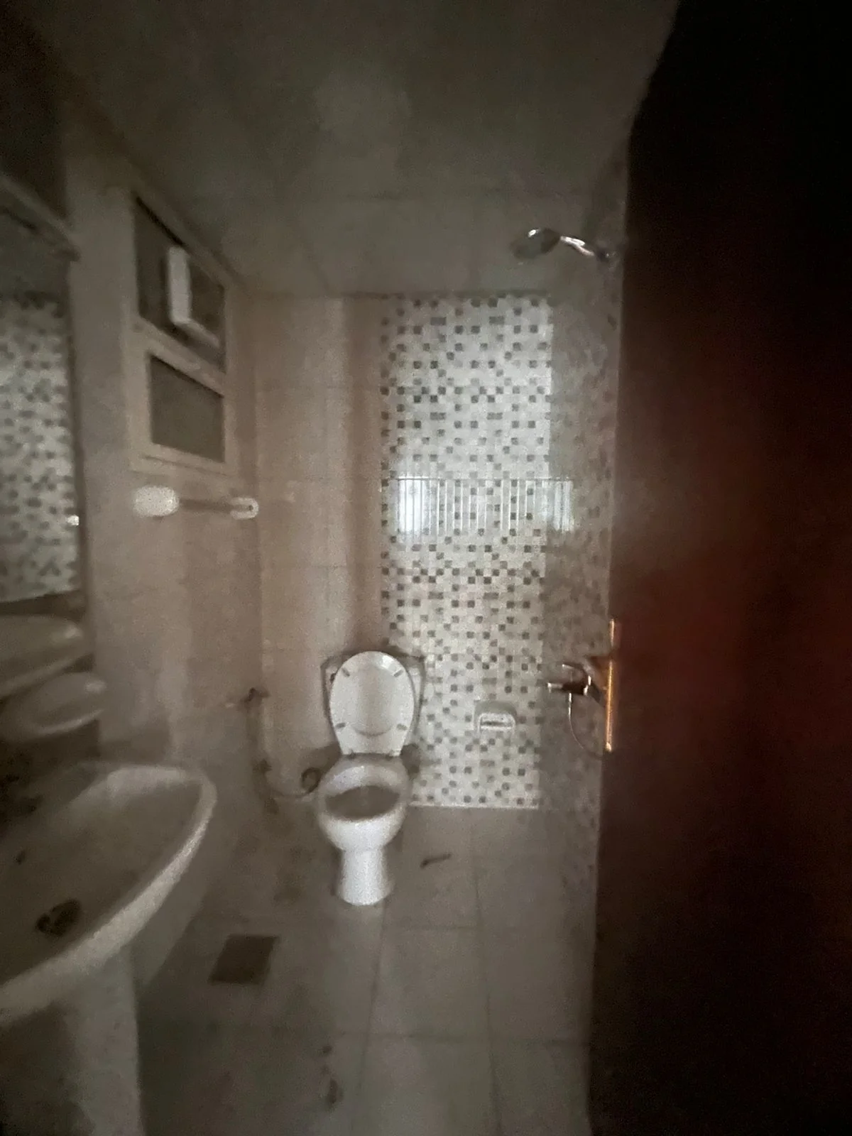 شقة غرفه و صالة في المجاز 3 الشارقة  | تشطيب كامل + مطبخ + 2 حمام