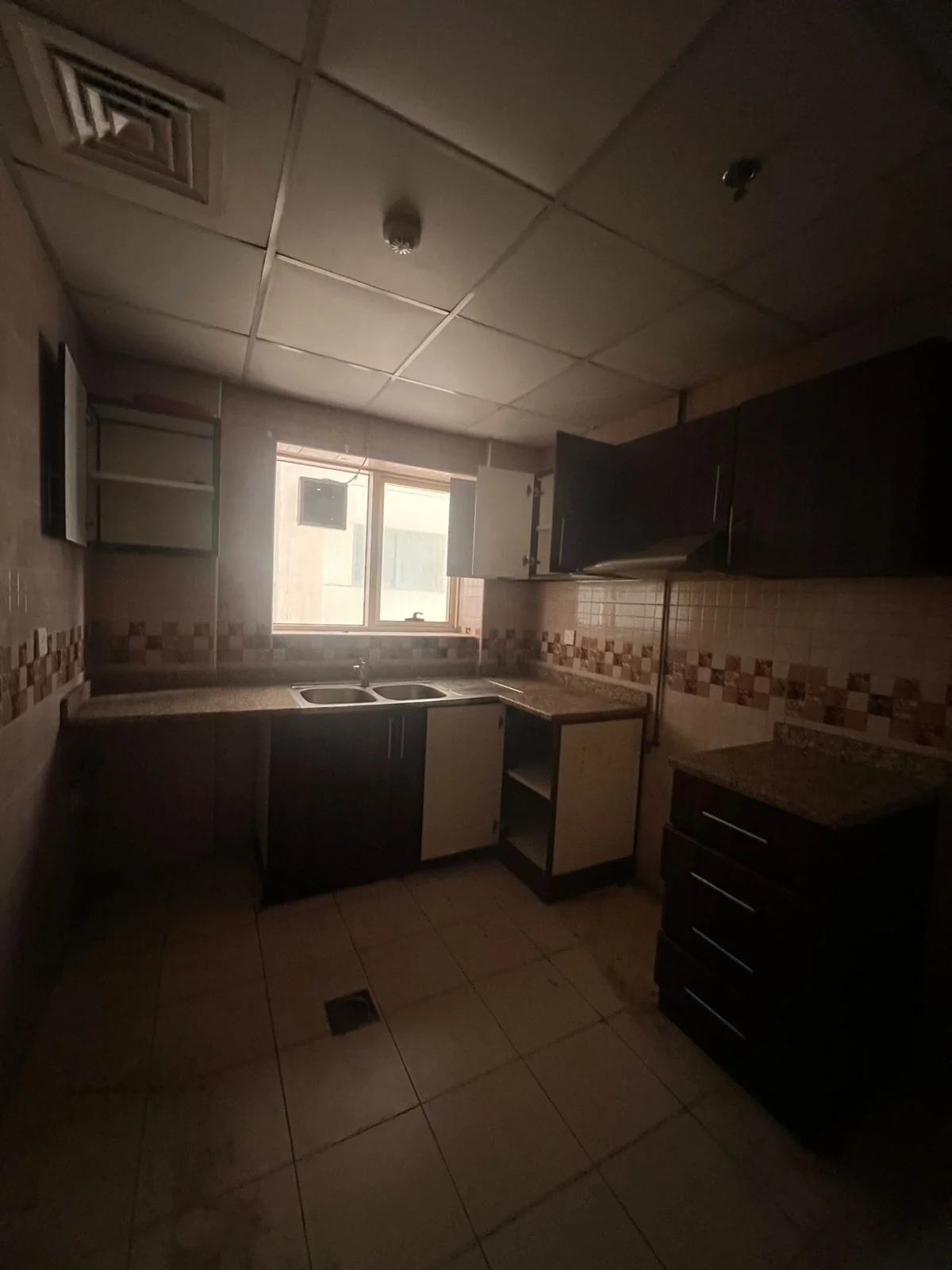 شقة غرفه و صالة في المجاز 3 الشارقة  | تشطيب كامل + مطبخ + 2 حمام